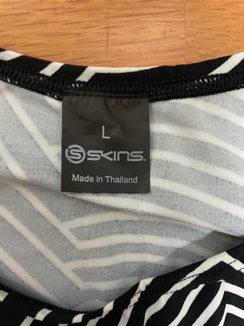 【1回のみ着用】SKINS Lサイズ　ゼブラ柄