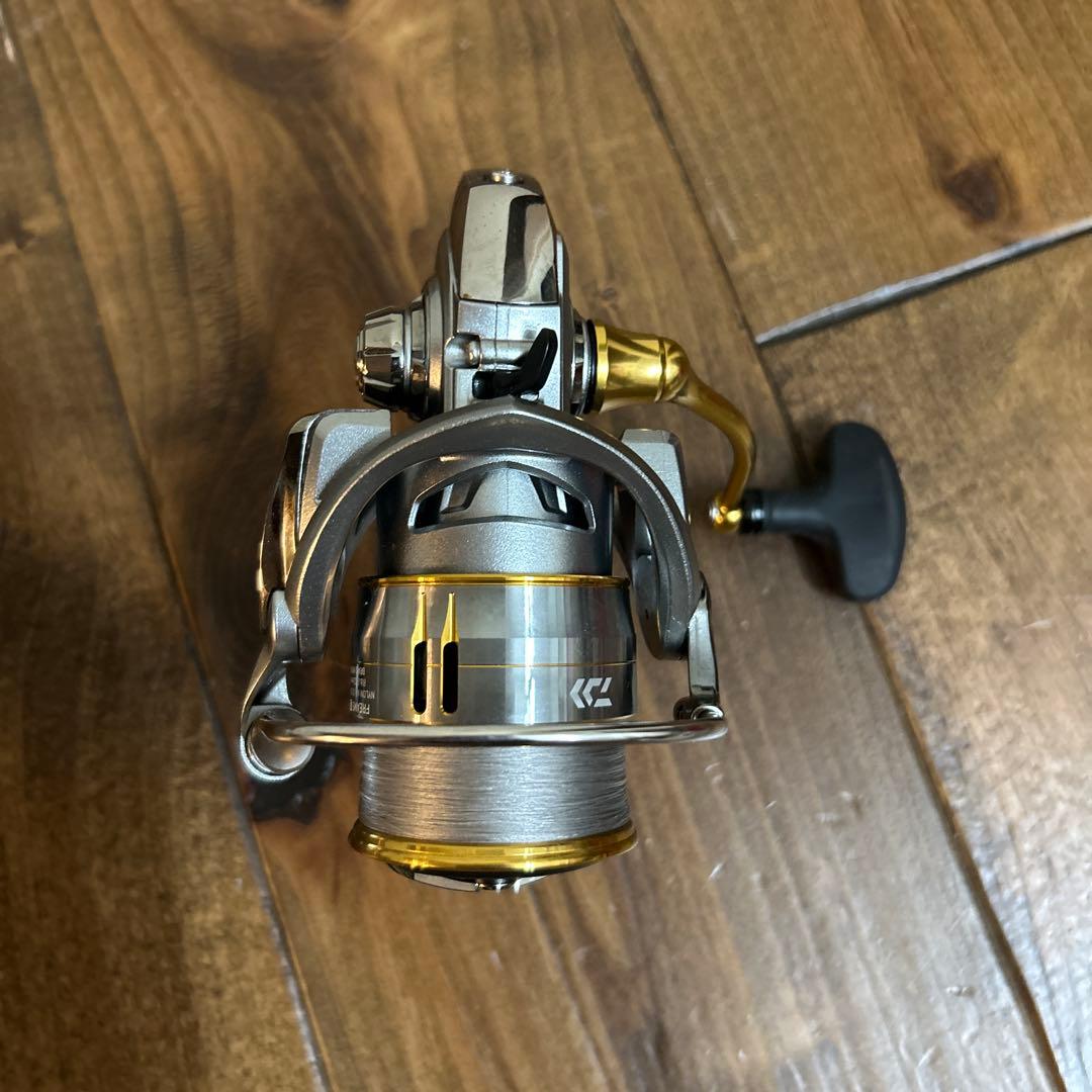 新品未使用　ダイワ 18FREAMS LT3000S-CXH