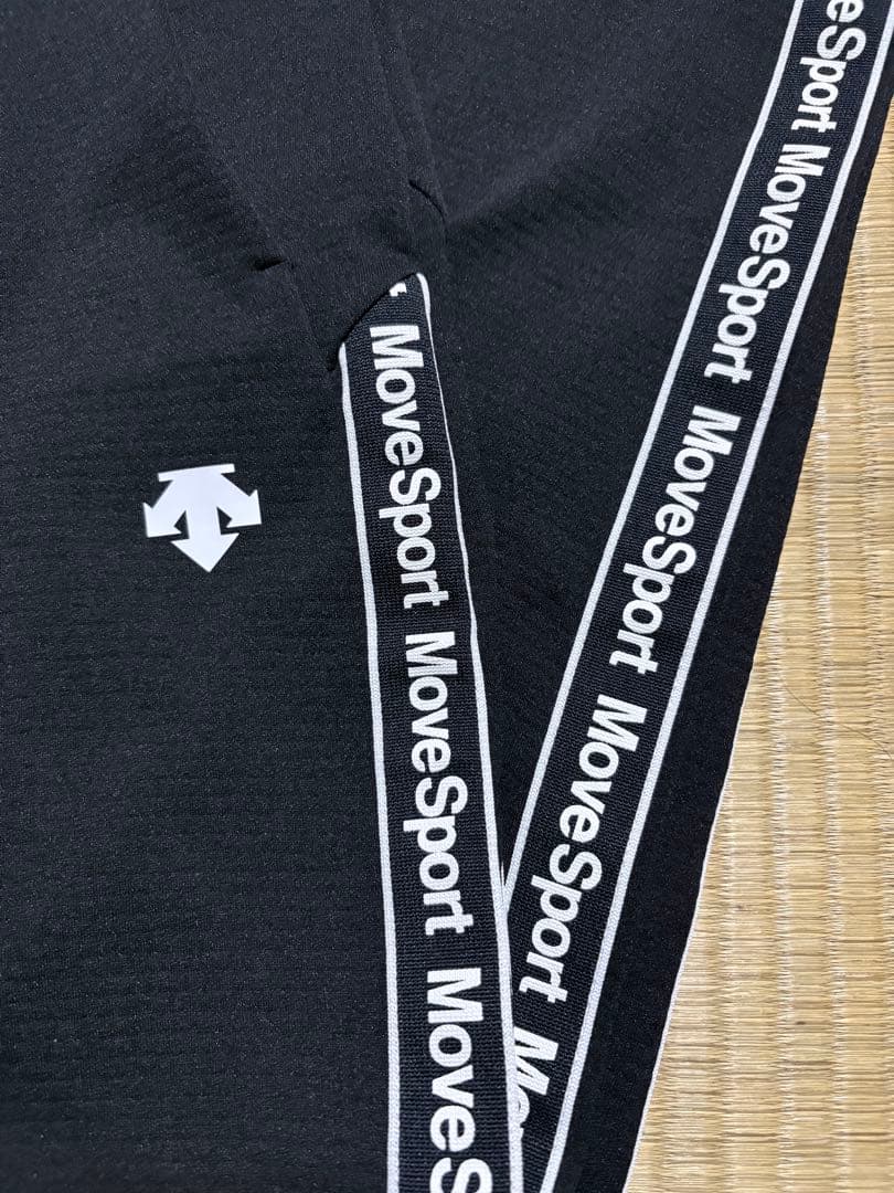 美品　デサント　DESCENTE　トレーニングパンツ　サイドライン　Ｏサイズ