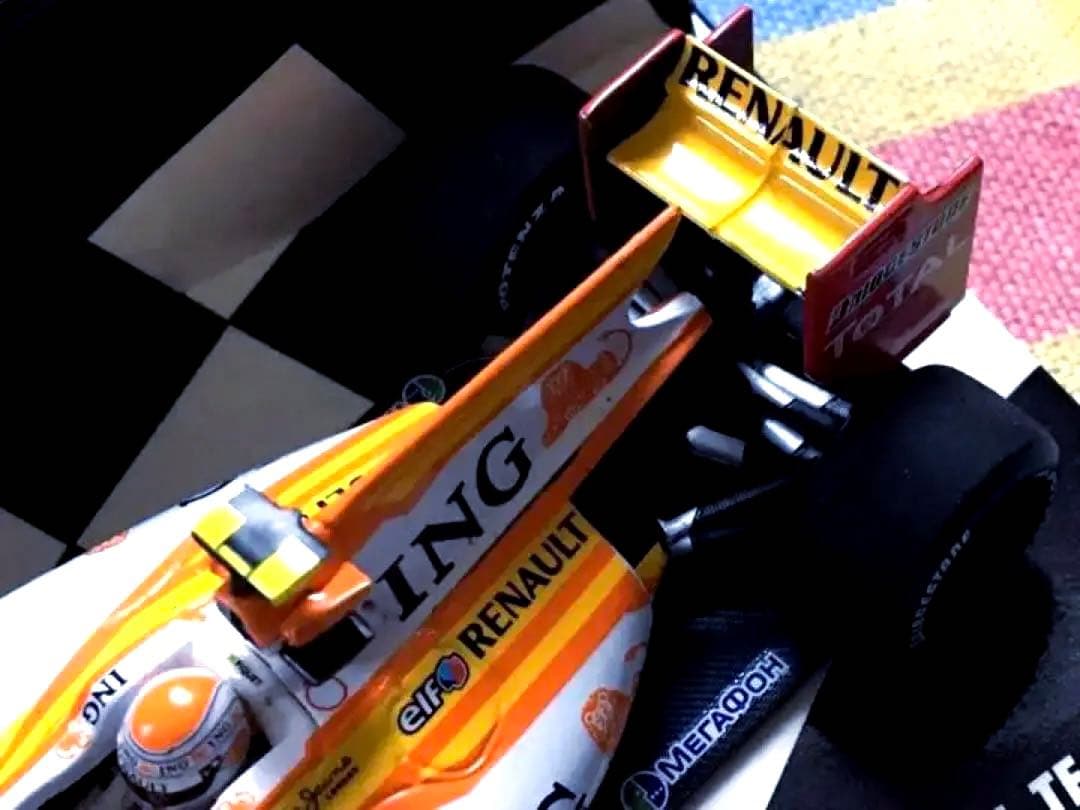 ミニチャンプス 1/43 ルノー R29 ネルソン・ピケ Jr 2009