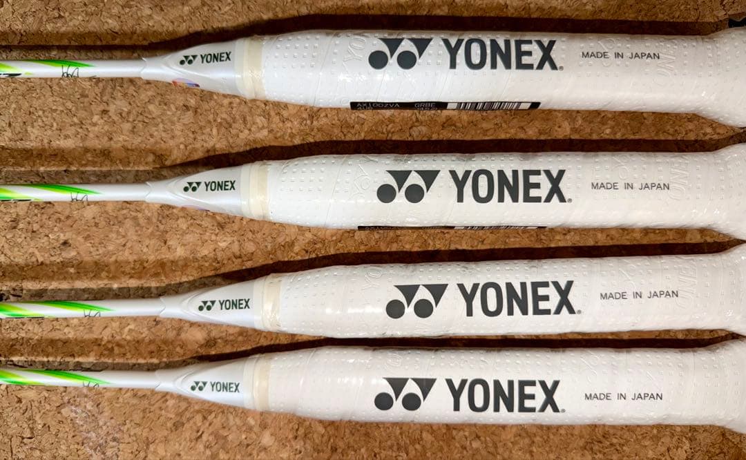 YONEX アストロクス 100zz va 4U6 AX100ZVA 新品 4本