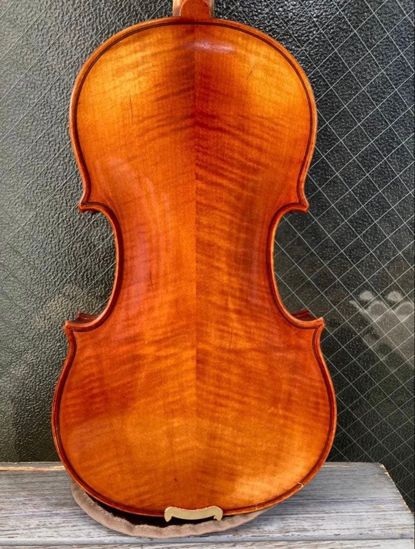 鈴木バイオリン, 4/4 N.330 SUZUKI VIOLIN