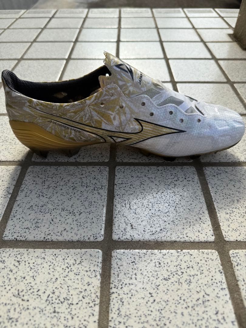 セルヒオ　Mizuno α JAPAN 　ホワイト/ゴールド