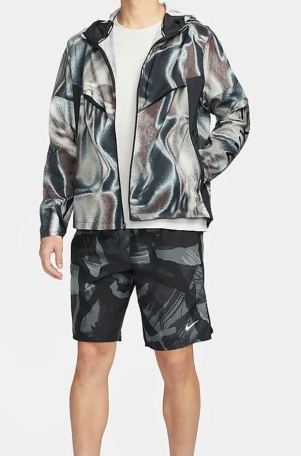 週末値下げNIKEナイキウィンドランナー マルチカラーロゴウィンドブレーカーXL
