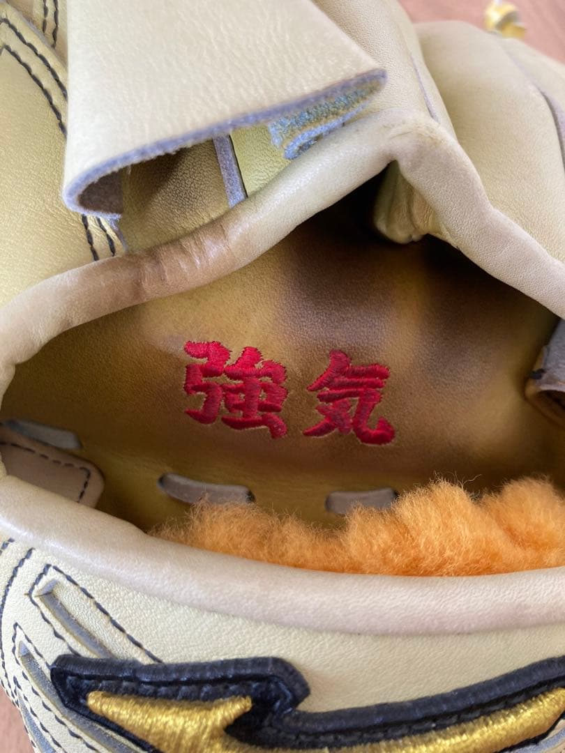 Mizuno 野球グローブ クリーム色 左ピッチャー用　硬式用