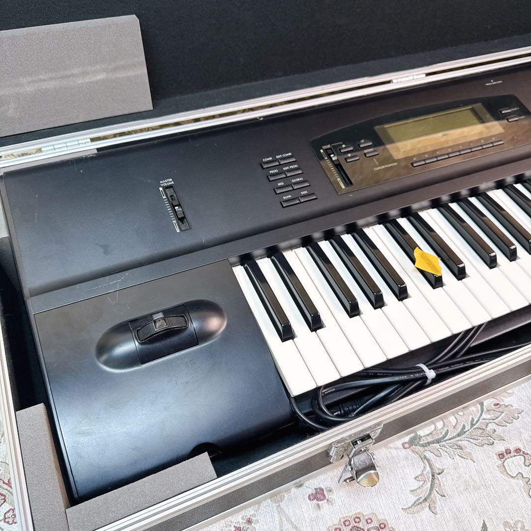 KORG コルグ01/W FD シンセサイザー 61鍵盤 ハードケース付属