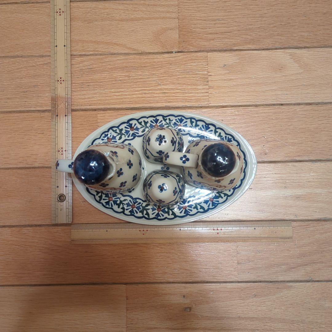 スペイン産　陶器製調味料入れ