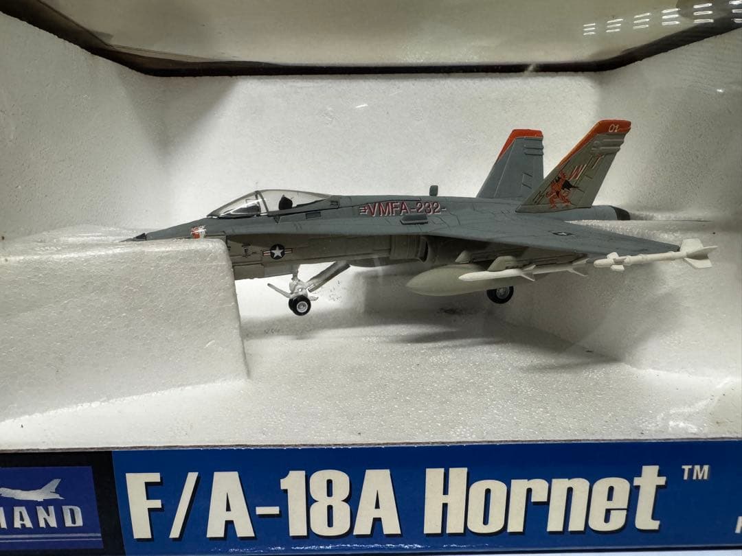 F/A-18 Hornet フルメタルモデル 1:72