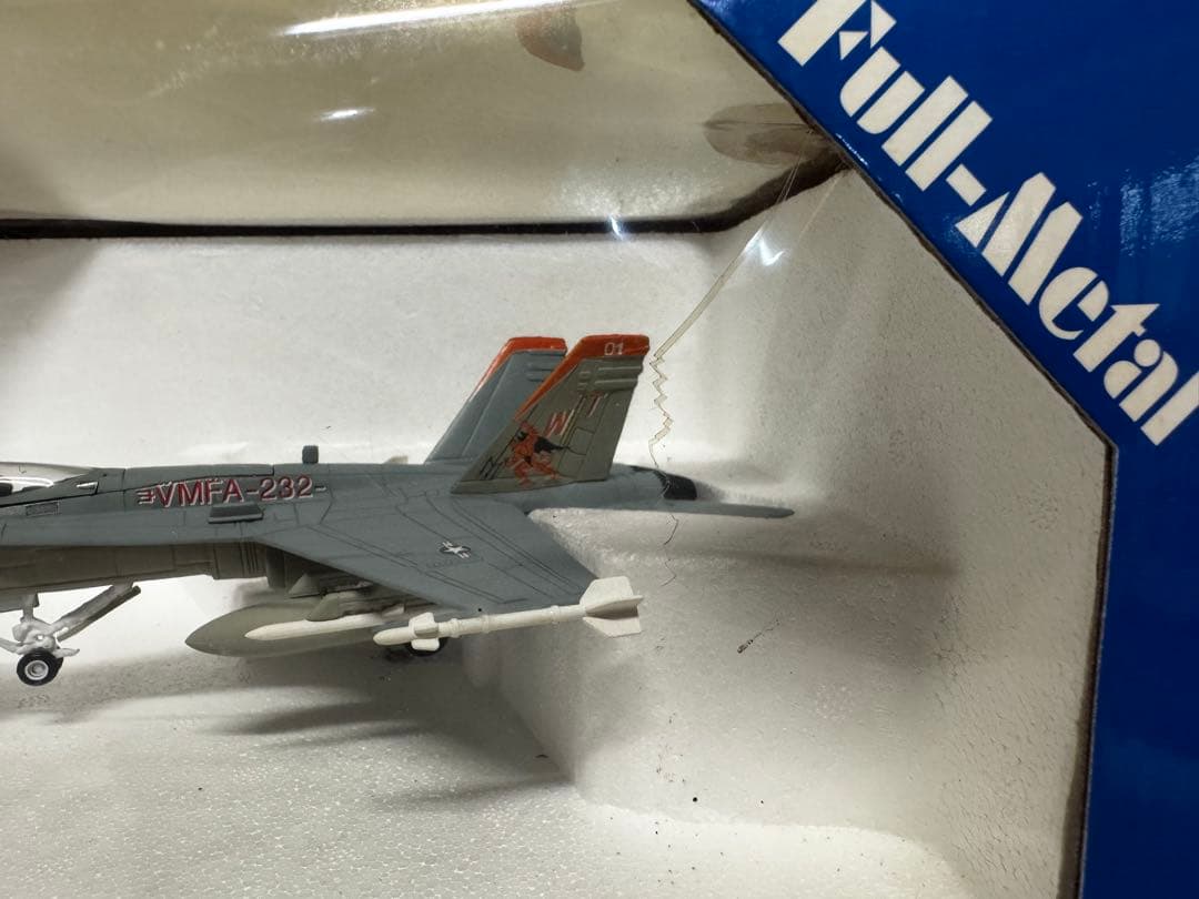 F/A-18 Hornet フルメタルモデル 1:72