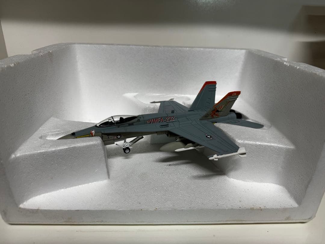 F/A-18 Hornet フルメタルモデル 1:72