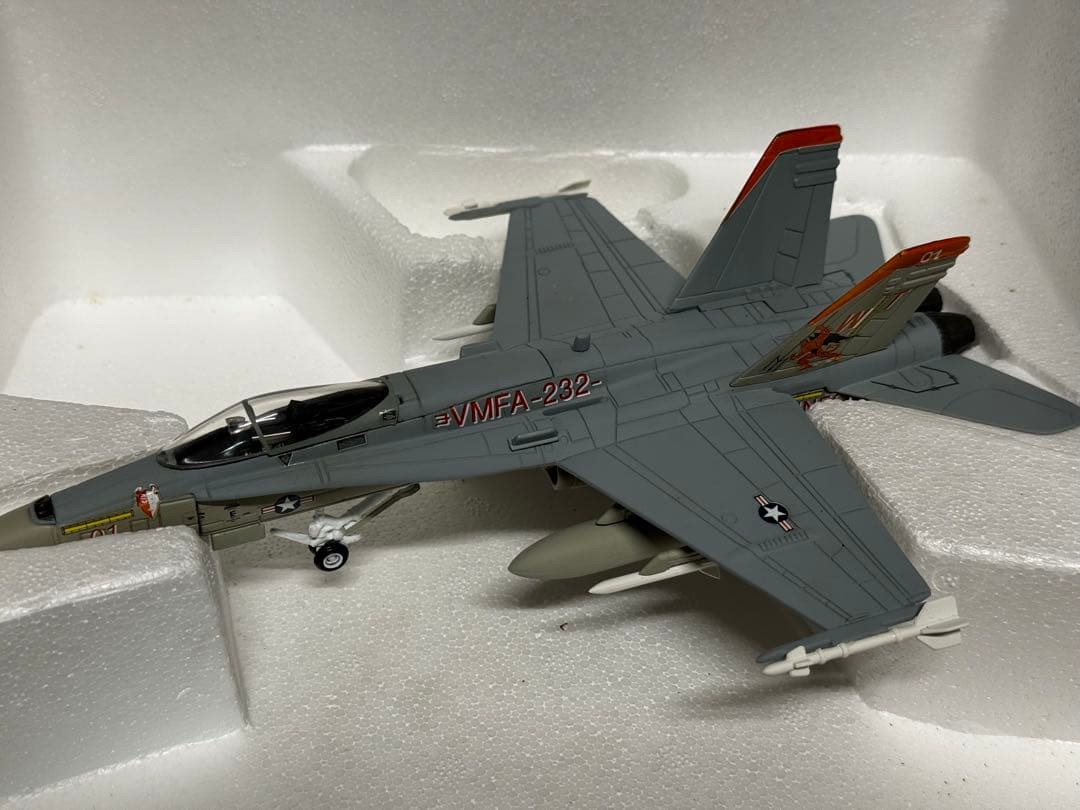 F/A-18 Hornet フルメタルモデル 1:72