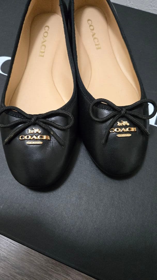 COACH 黒 リボン付きバレエシューズ