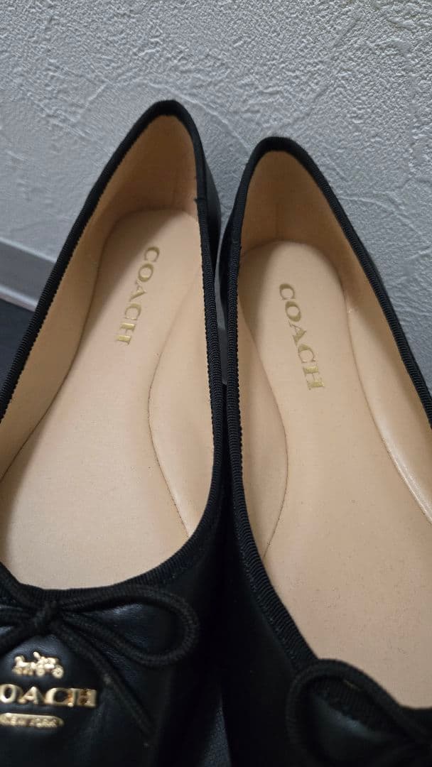 COACH 黒 リボン付きバレエシューズ