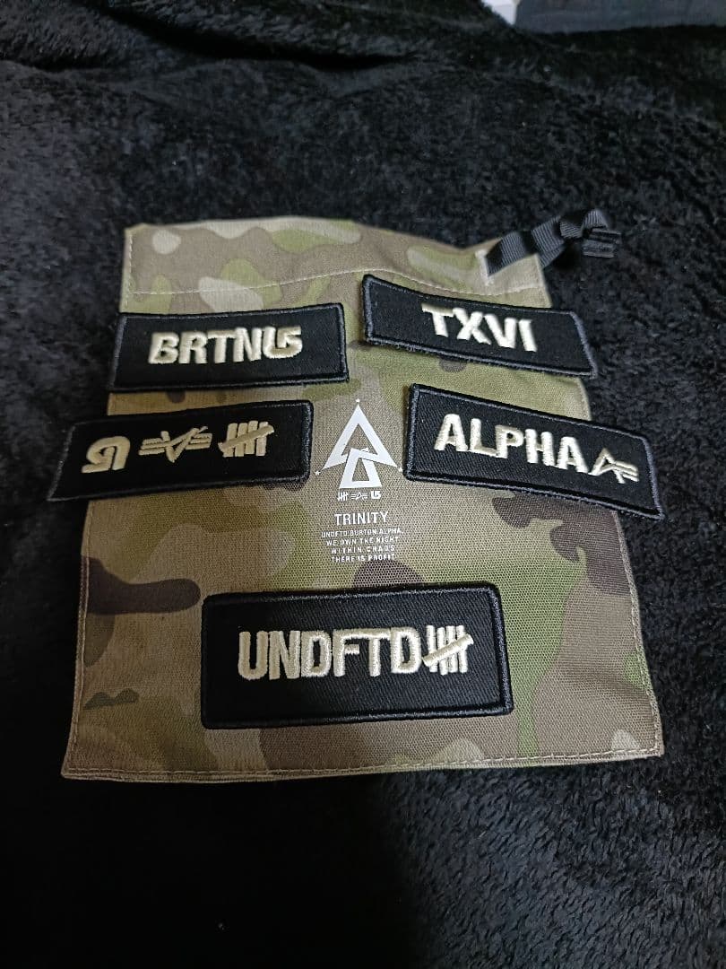 Burton Alpha UNDEFEATEDトリプルコラボジャケット　Mサイズ