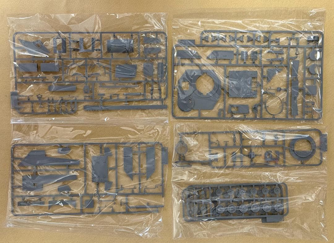 TAKOM 1/35 M3 Lee 後期型 プラモデル + 金属砲身