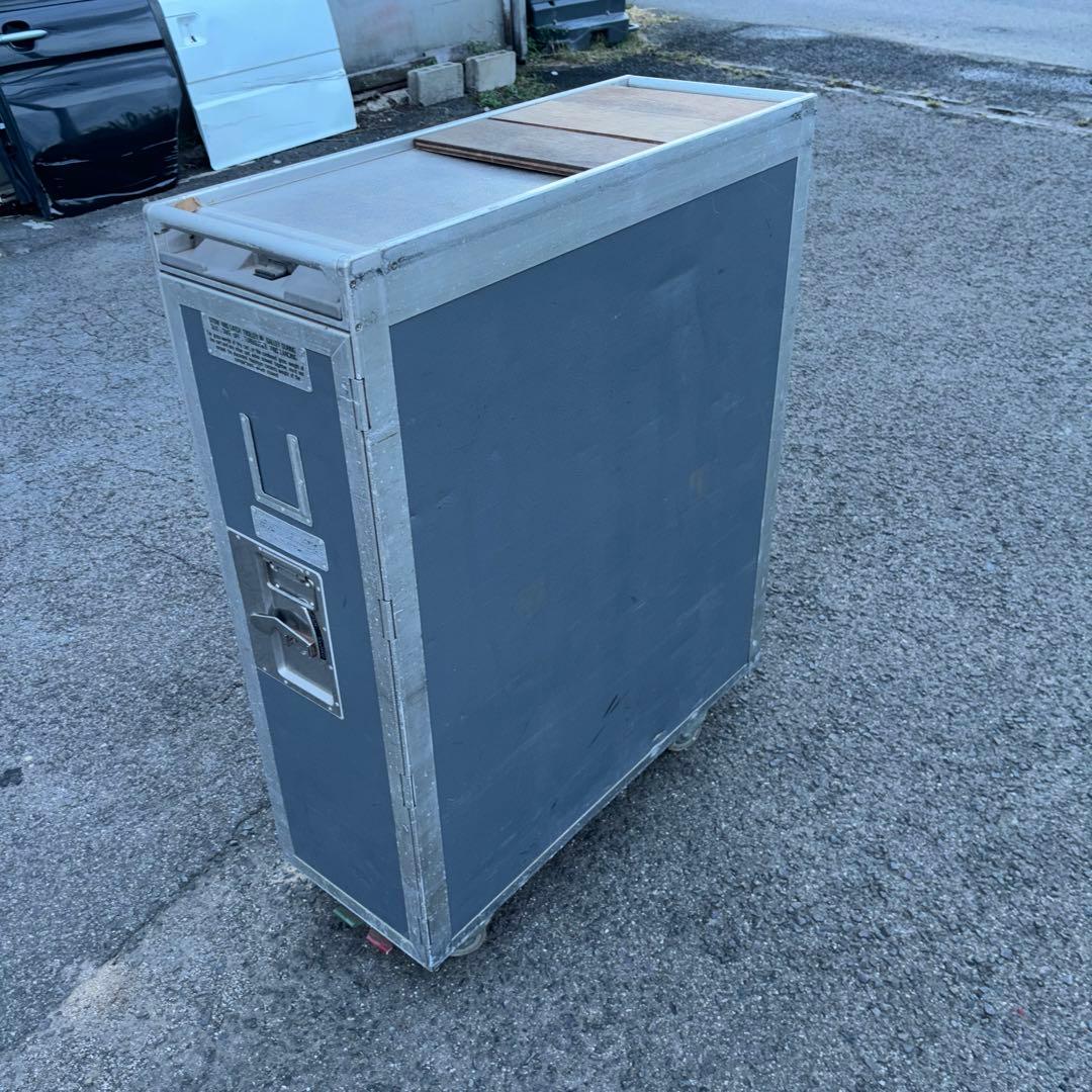 機内ミールカート