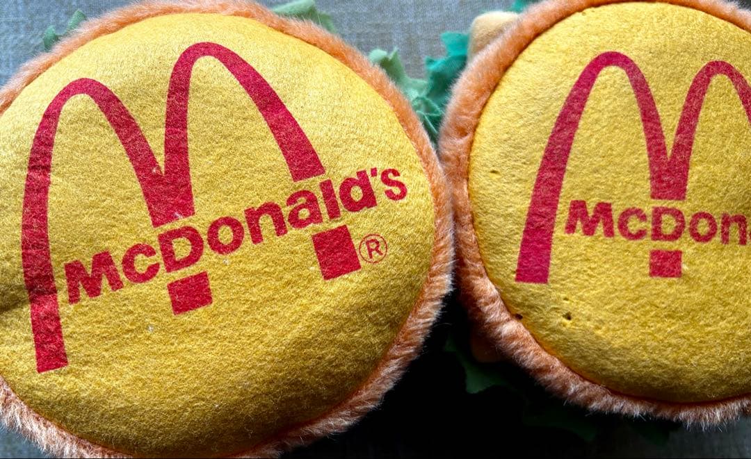 サンリオハローキティ&ビッグマックぬいぐるみ&ハッピーセットおまけ&ピンバッジ