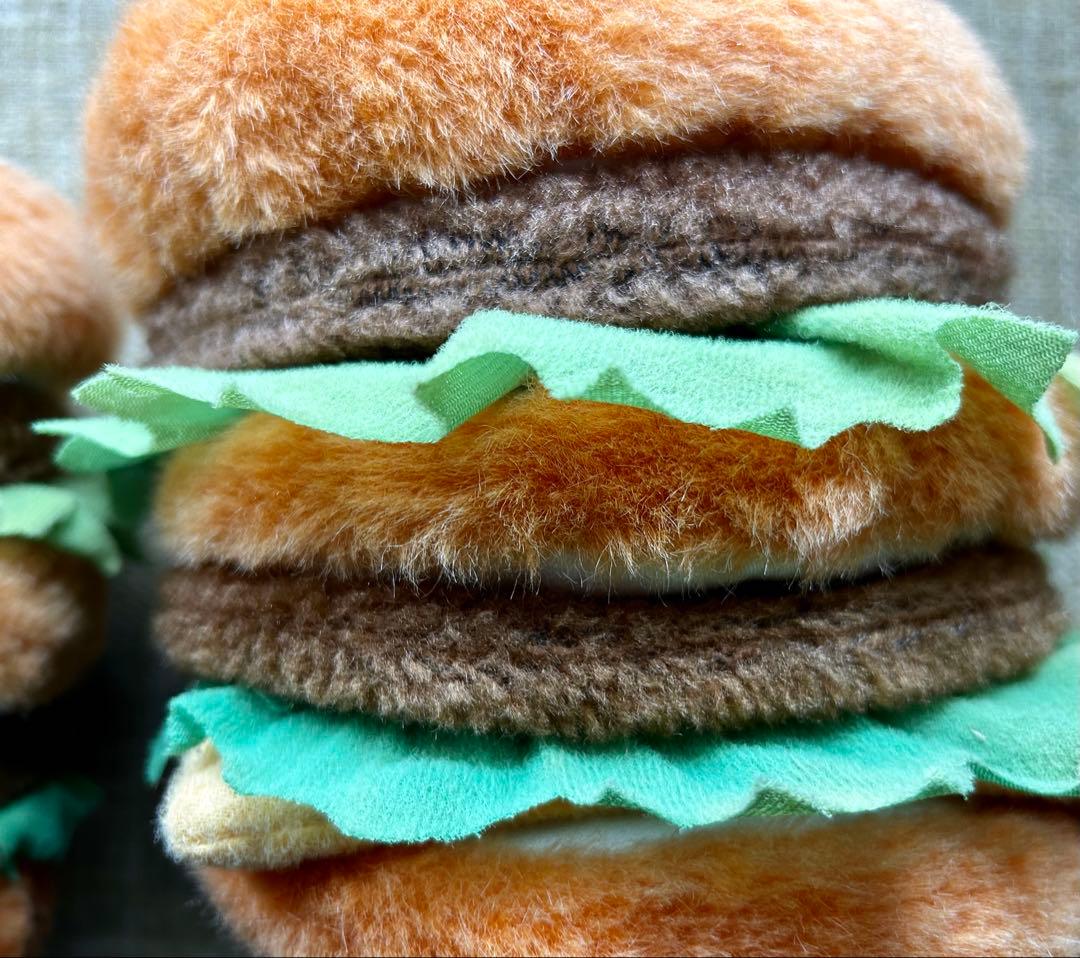 サンリオハローキティ&ビッグマックぬいぐるみ&ハッピーセットおまけ&ピンバッジ