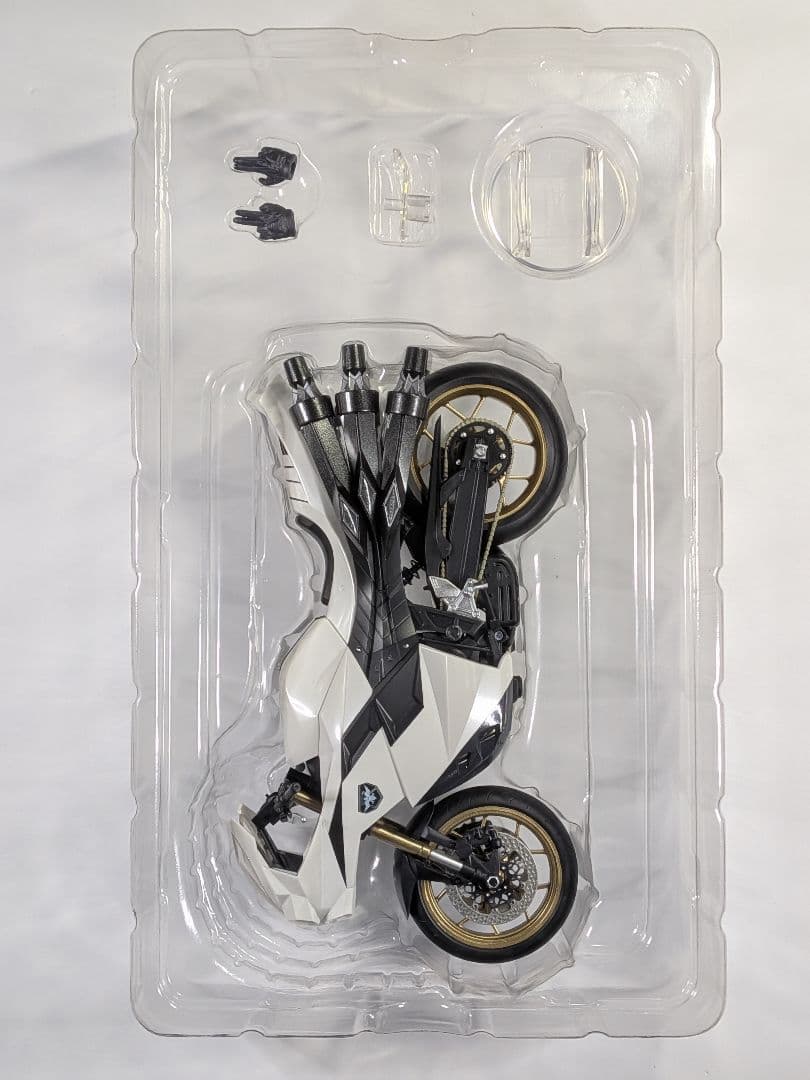 S.H.figuarts 大量発生型相変異バッタオーグ&バッタオーグ用サイクロン