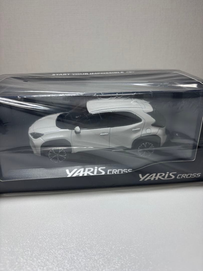 ⭐️ヤリスクロス⭐️ミニカー　 ホワイトパール　新品未開封　透明ケース入り