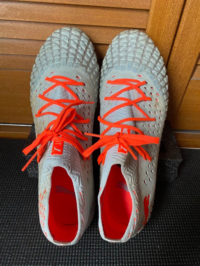 PUMA プーマ フューチャー サッカースパイク グレー 大きいサイズ30cm