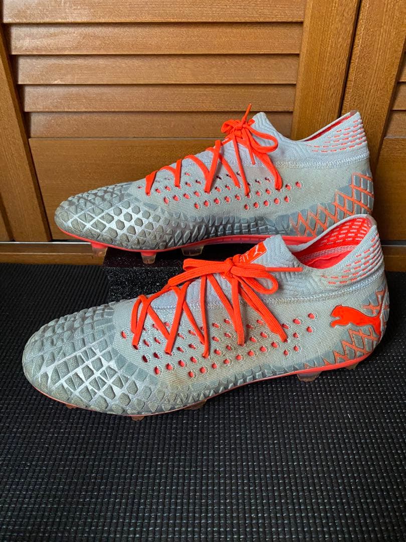 PUMA プーマ フューチャー サッカースパイク グレー 大きいサイズ30cm