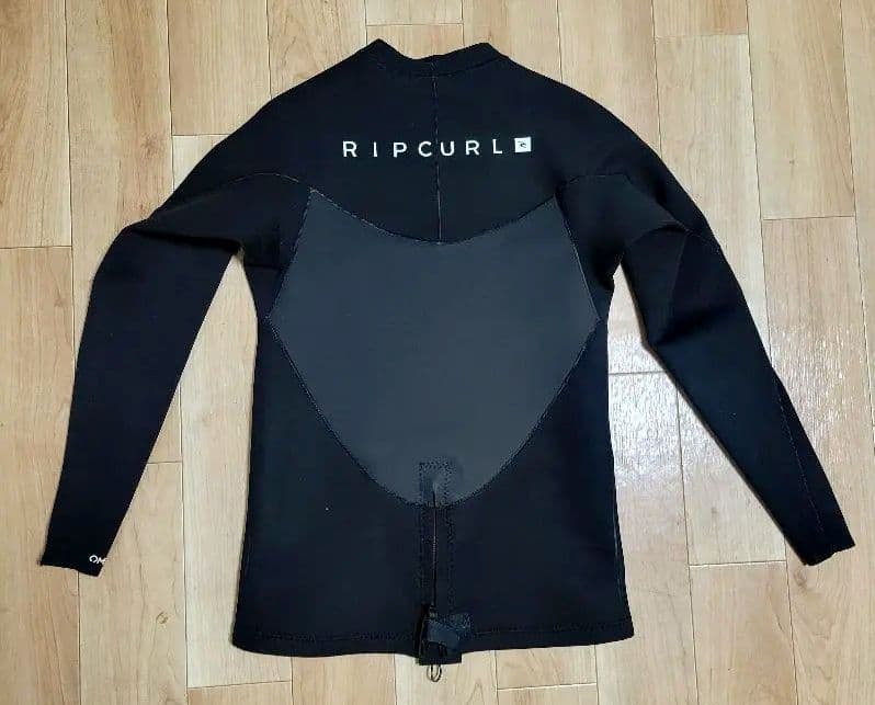Rip Curl タッパー ブラック 1.5mm
