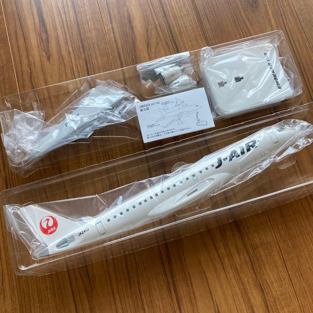 新品・未組立　エンブラエル190 1／100 モデルプレーン J-AIR