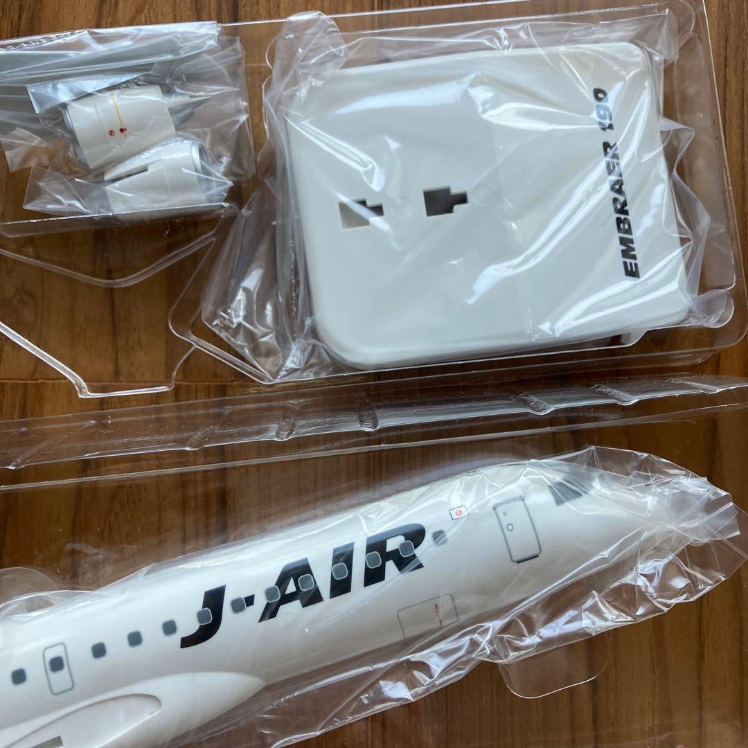 新品・未組立　エンブラエル190 1／100 モデルプレーン J-AIR