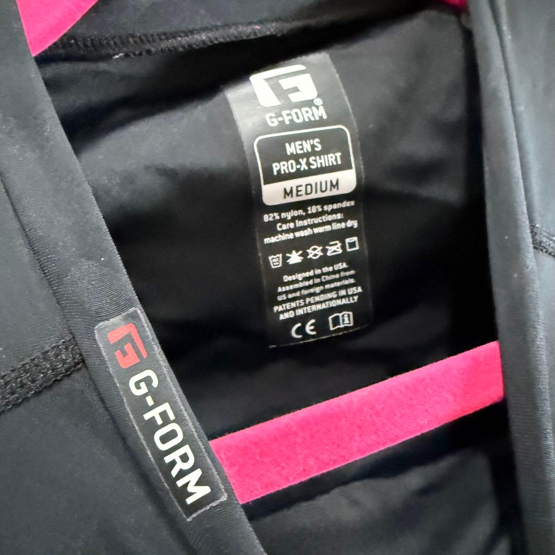 G-Form Pro-X パッド入りコンプレッションシャツ、ブラックロゴ、M大人