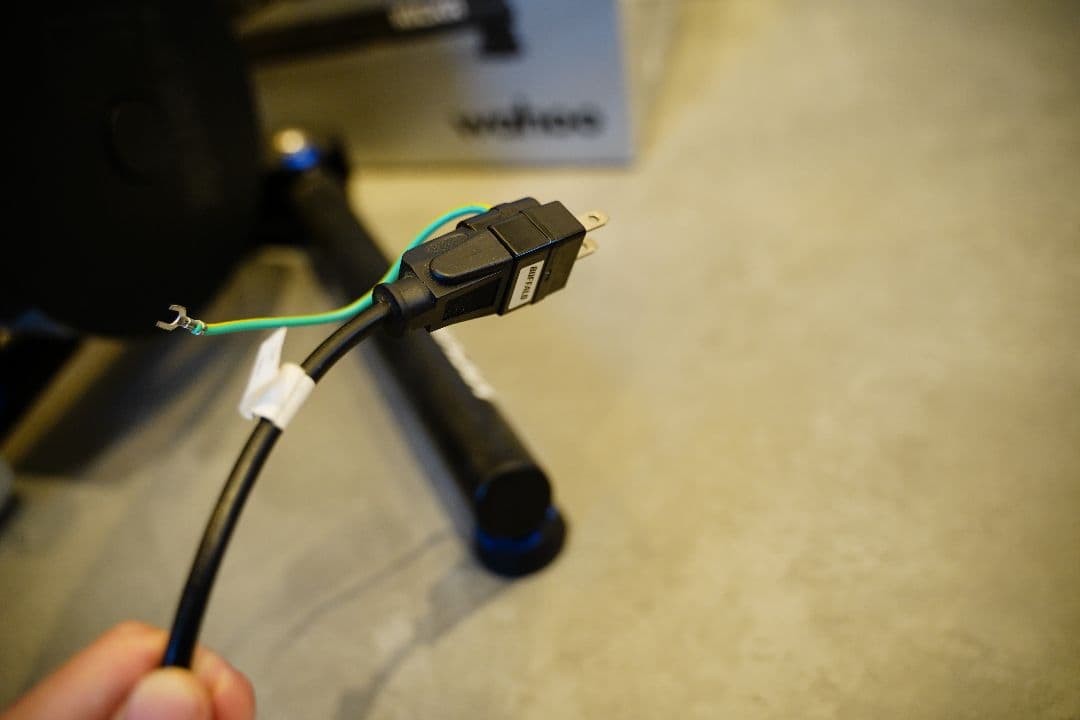 Wahoo KICKR V4 スマートバイクトレーナー