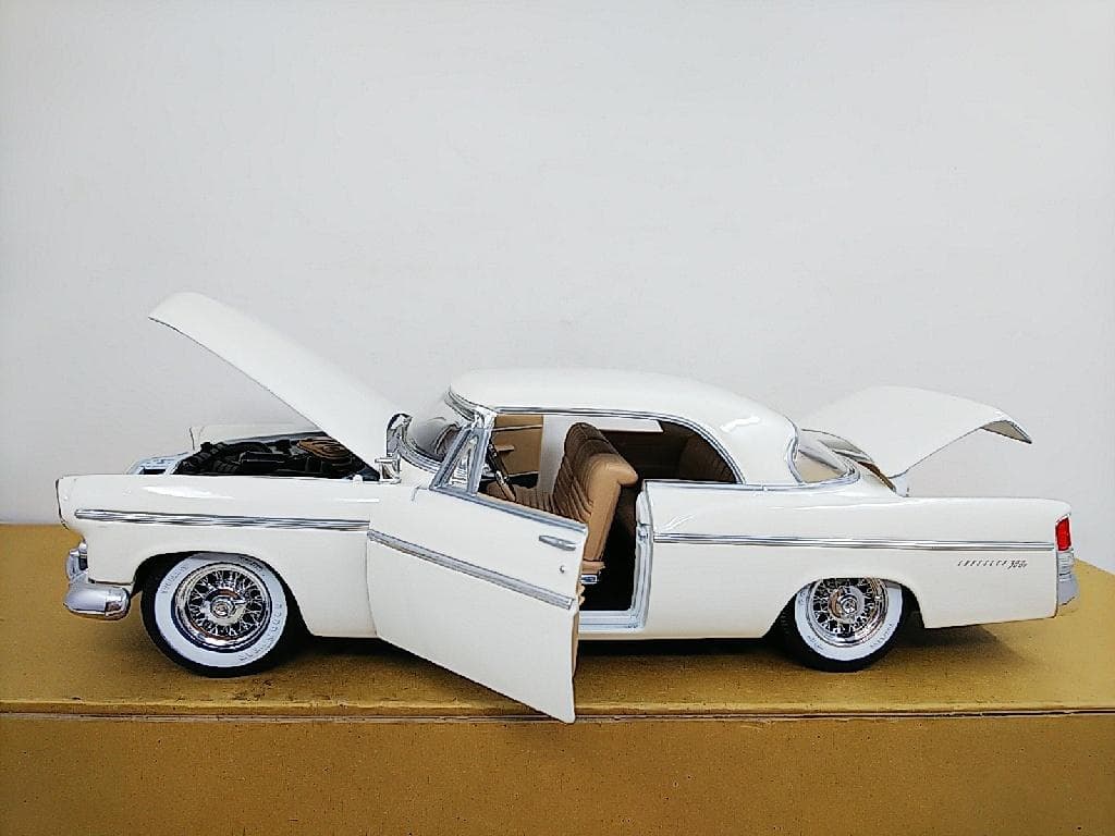 マイスト 1/18 クライスラー 300B (1956) ダイキャストモデルカー