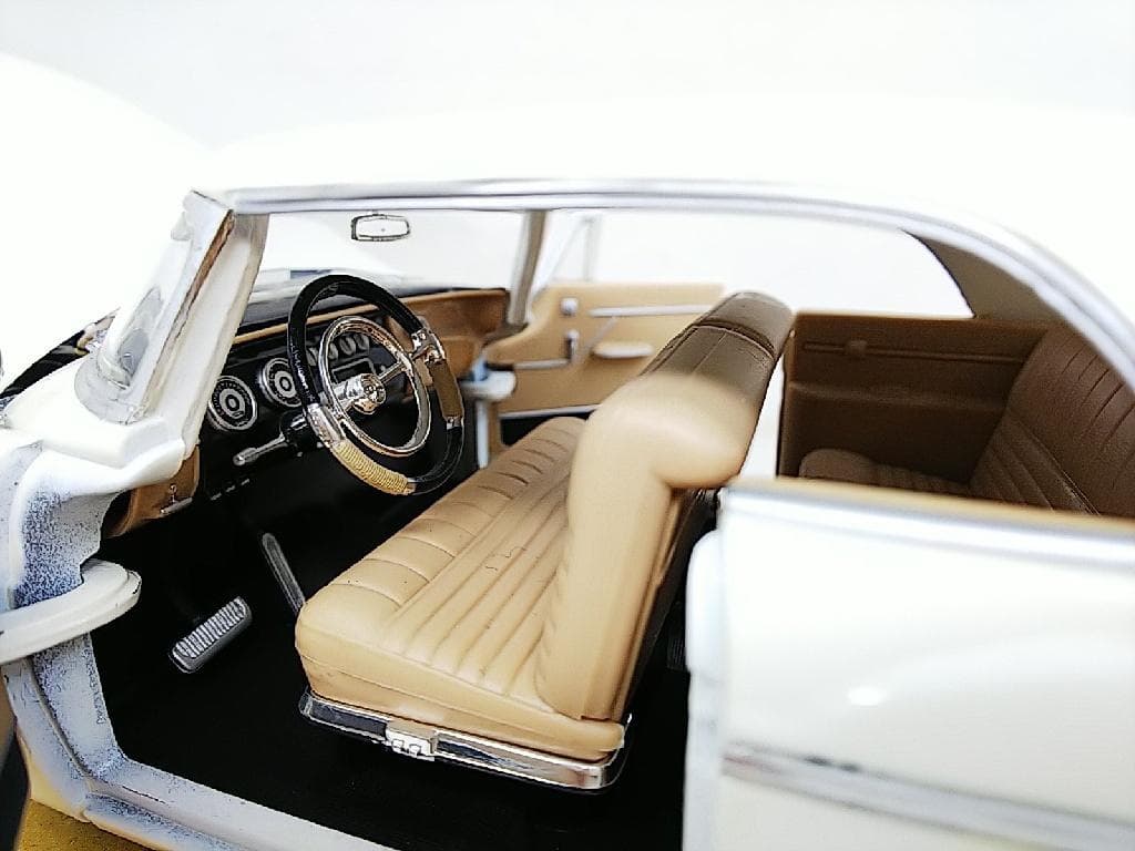 マイスト 1/18 クライスラー 300B (1956) ダイキャストモデルカー