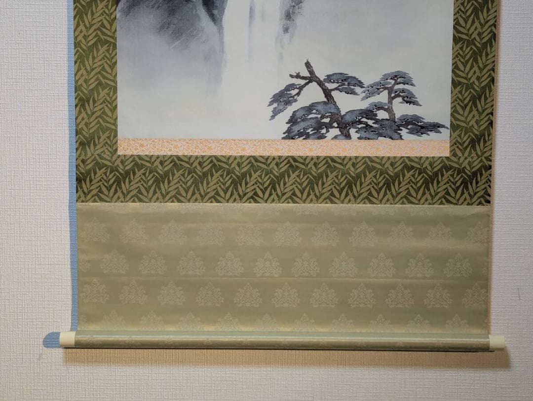 【真作】【複製】掛軸　横山大観　工芸画　飛泉　滝図　幽玄なる滝景の図　箱入　V7