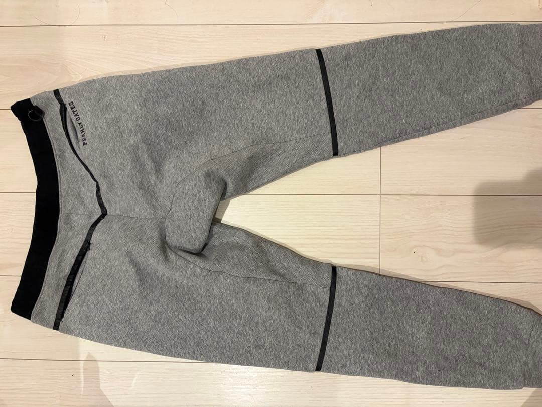 パーリーゲイツロゴ付きスリムフィットパンツ グレー美品サイズ5