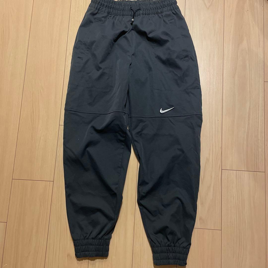 Nike ジャージ上下セット 黒　レディース