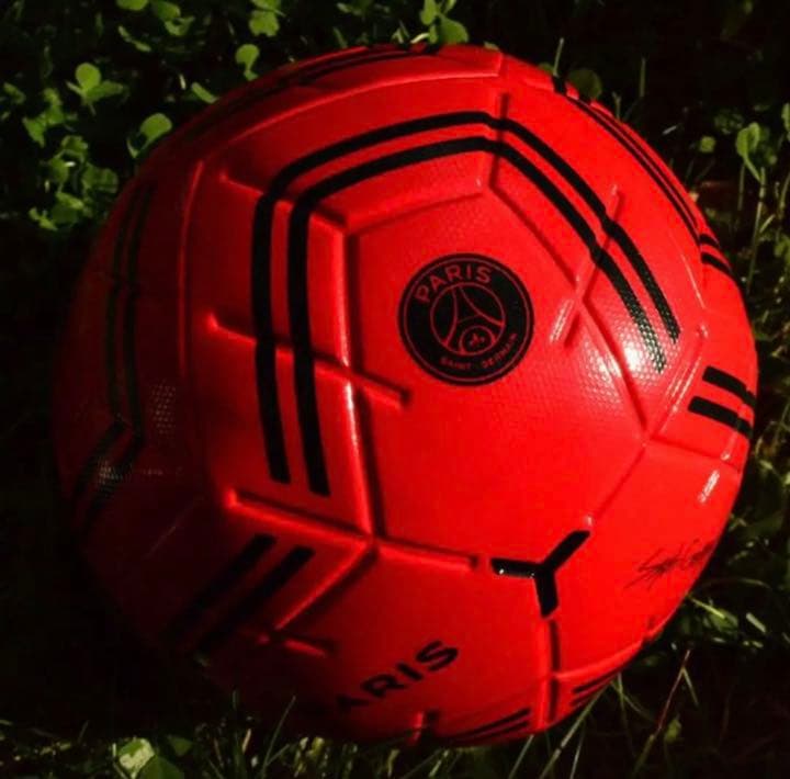 ナイキサッカーボール（５号球）マジア・ジョーダン・PSG