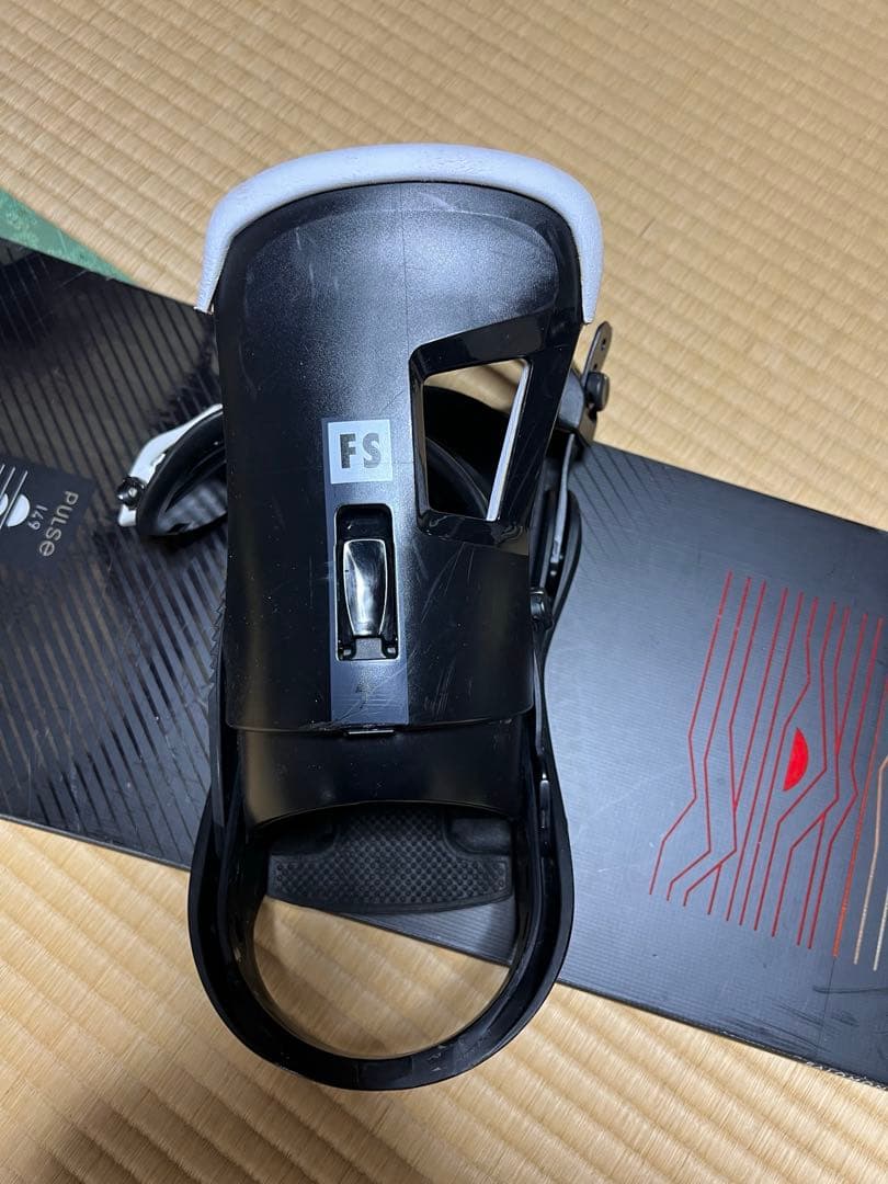 SALOMON スノーボード 149センチ　Mサイズバインディング付き