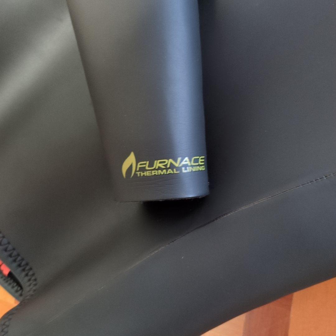 Billabong ブラック タッパー 背面ジッパー