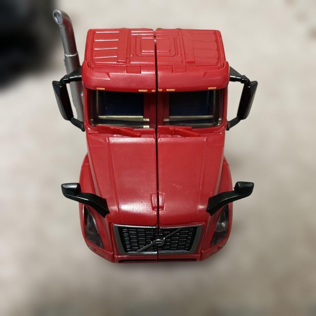 トランスフォーマー VOLVO VNR オプティマスプライム