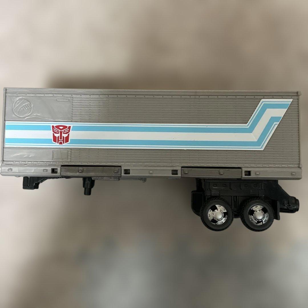 トランスフォーマー VOLVO VNR オプティマスプライム