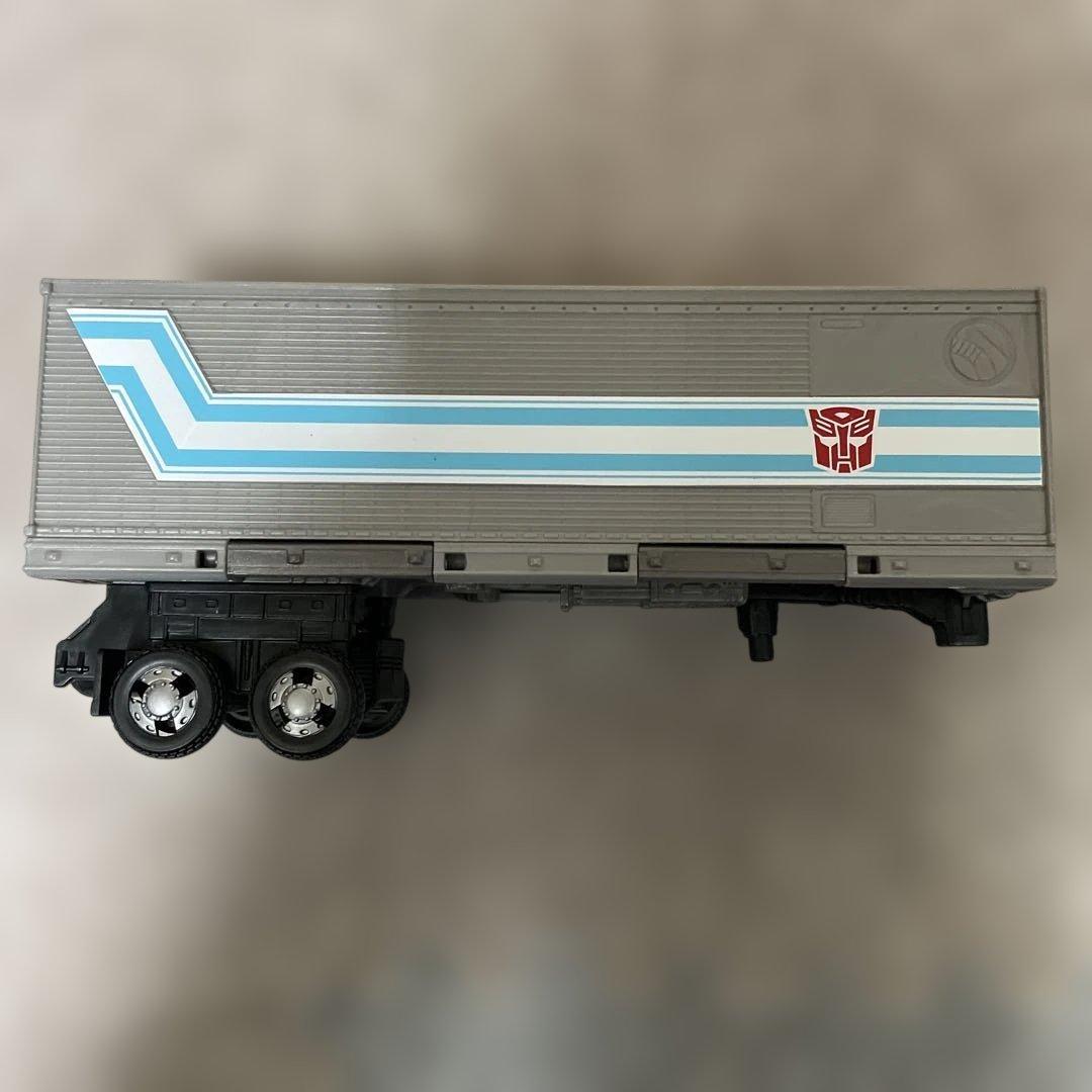 トランスフォーマー VOLVO VNR オプティマスプライム