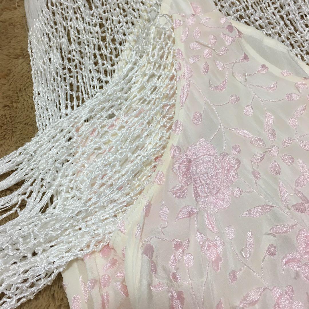 フラメンコ　衣装　トップス　刺繍　白　ピンク