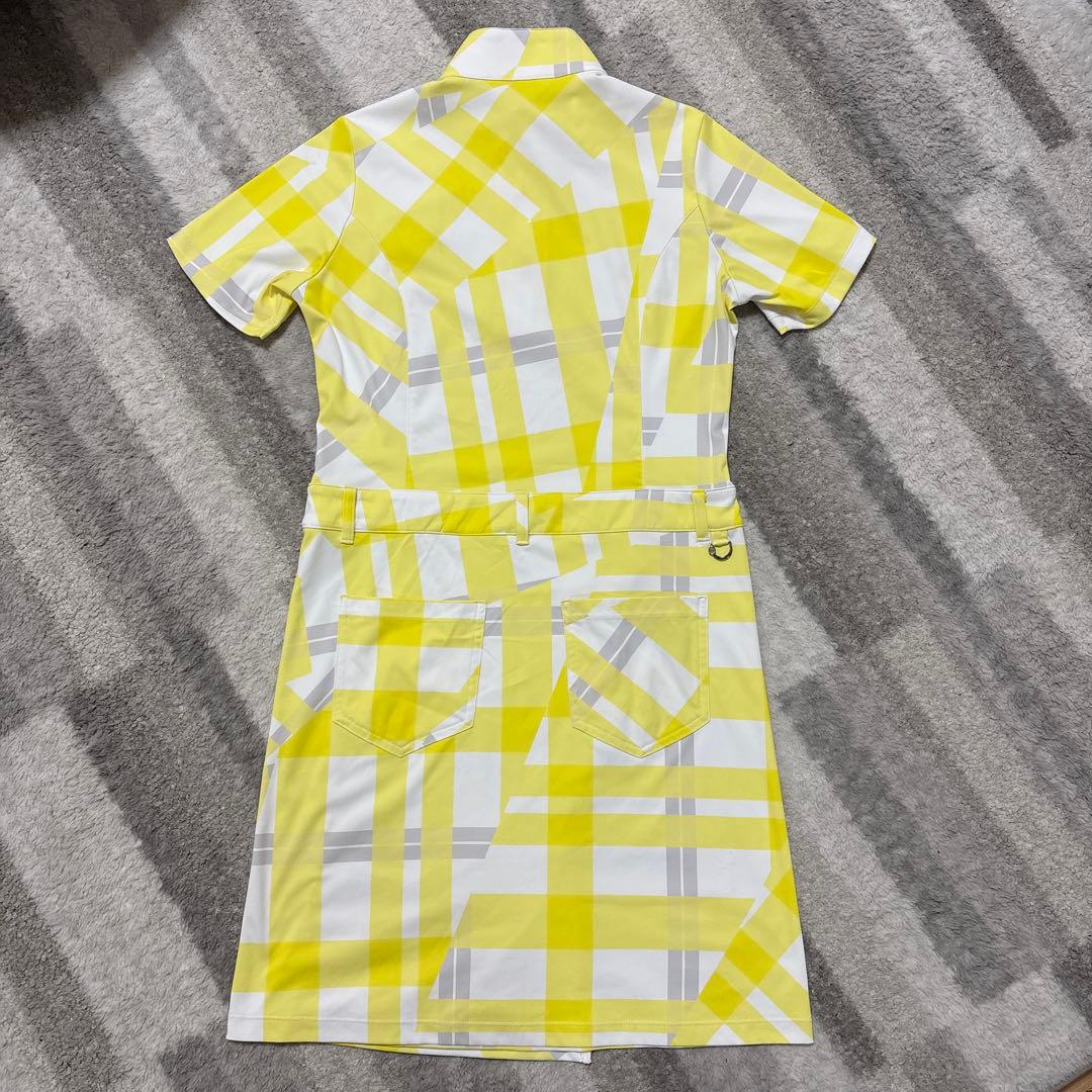 美品マンシングウェア　ハーフジップ　半袖ワンピース　M レディースゴルフウェア