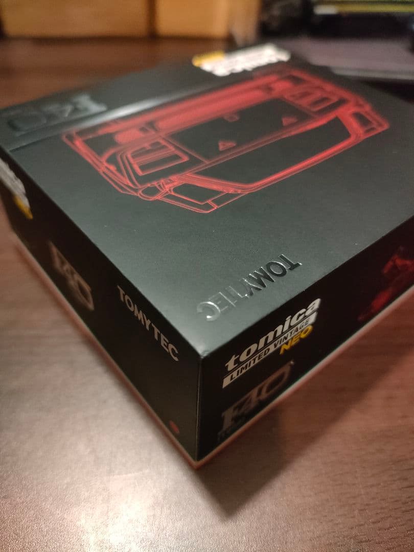 トミカ リミテッドヴィンテージネオ F40 1/64