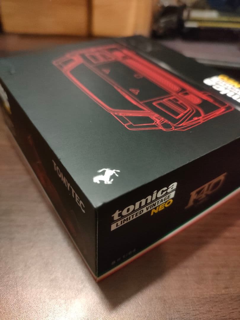トミカ リミテッドヴィンテージネオ F40 1/64