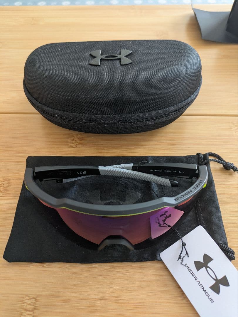 美品　Under Armour スポーツサングラス 紫色