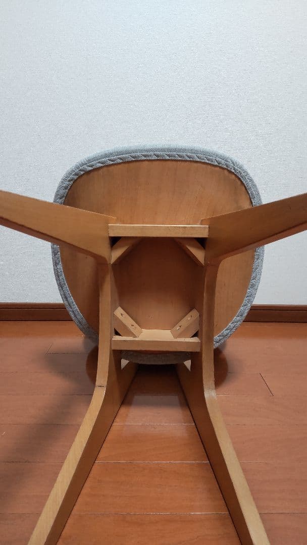 坂倉準三の小椅子　日本女子大の図書館で実際に使われていた個体です。