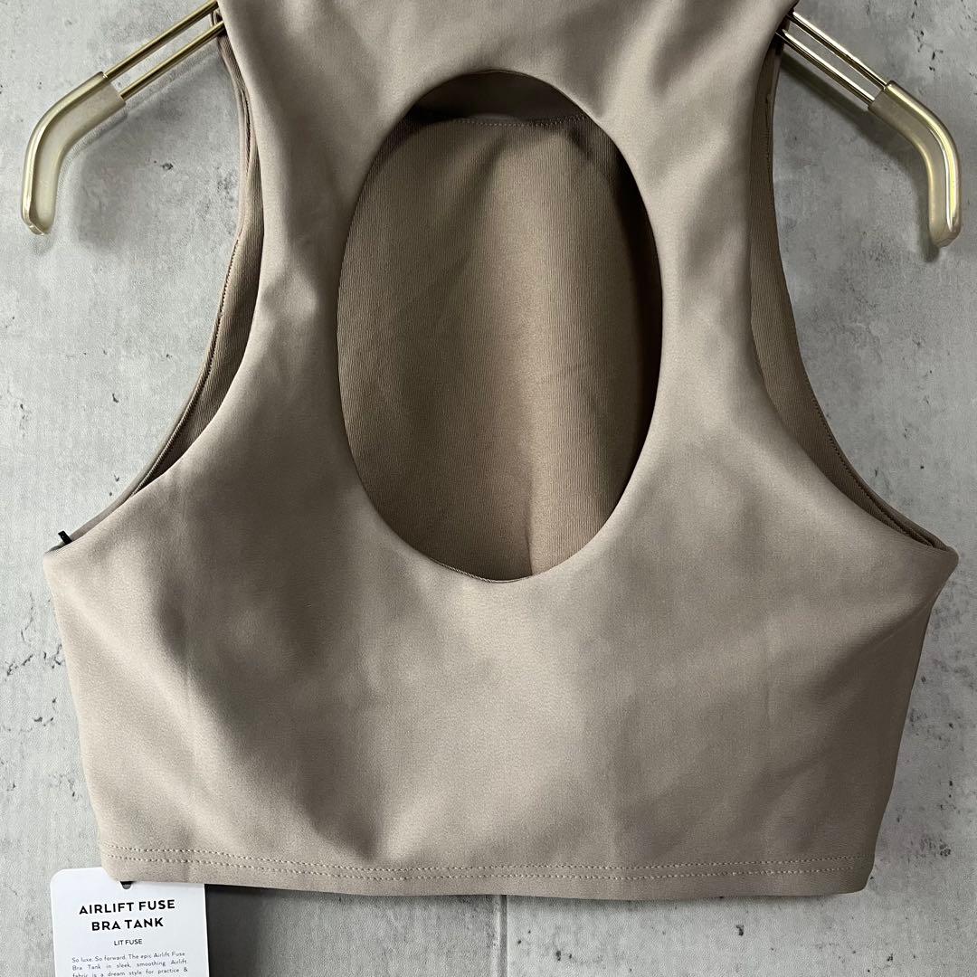【新品】Alo Yoga アロヨガ　alo エアリフトヒューズブラタンク