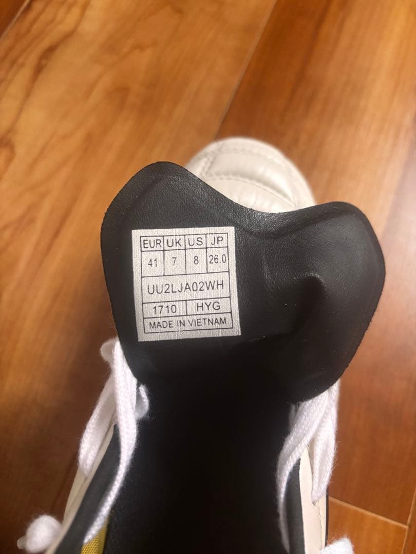 Umbro ACCERATOR サッカースパイク ホワイト/ゴールド